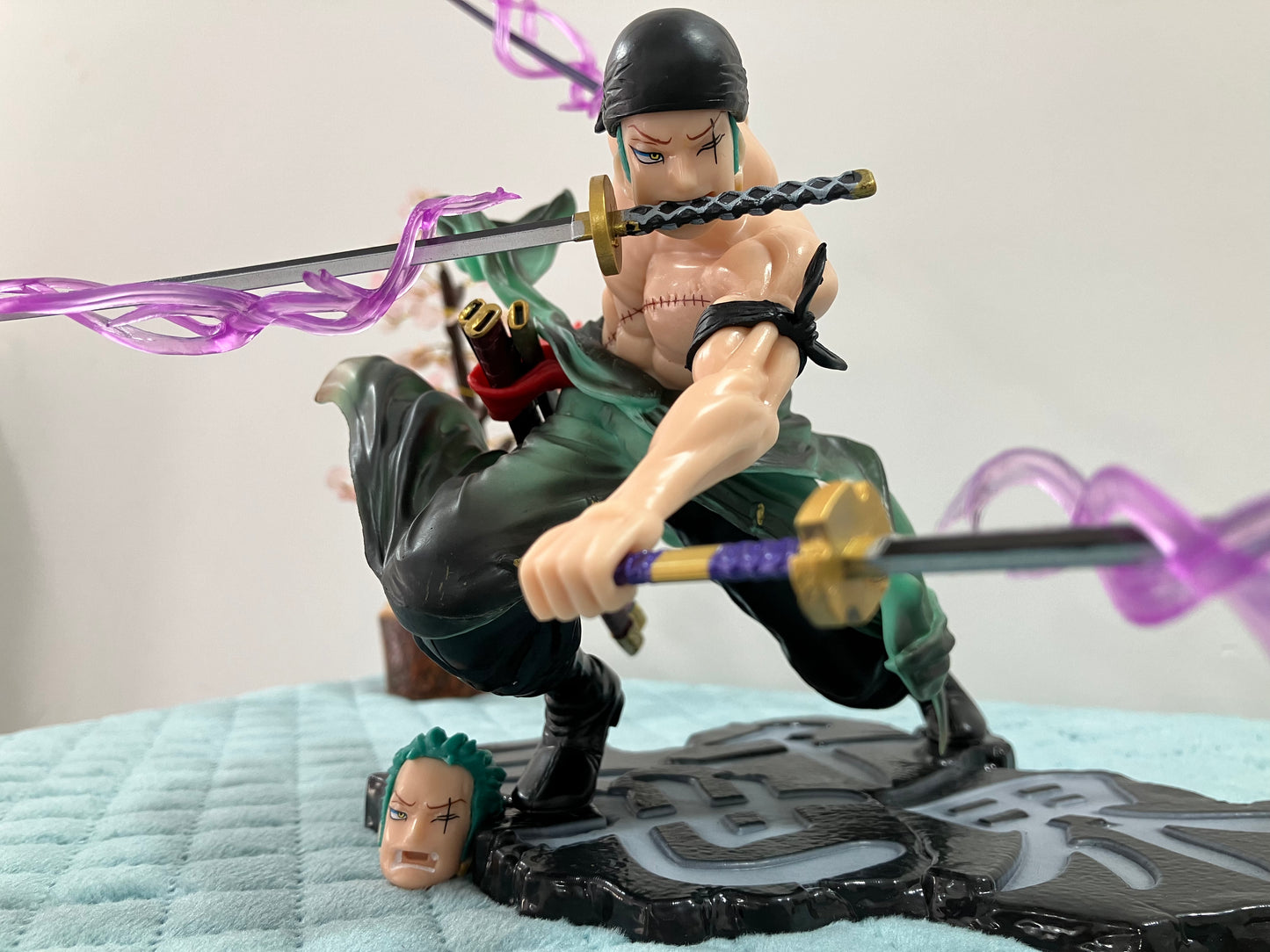 Action figure (2 heads, 3 swords)