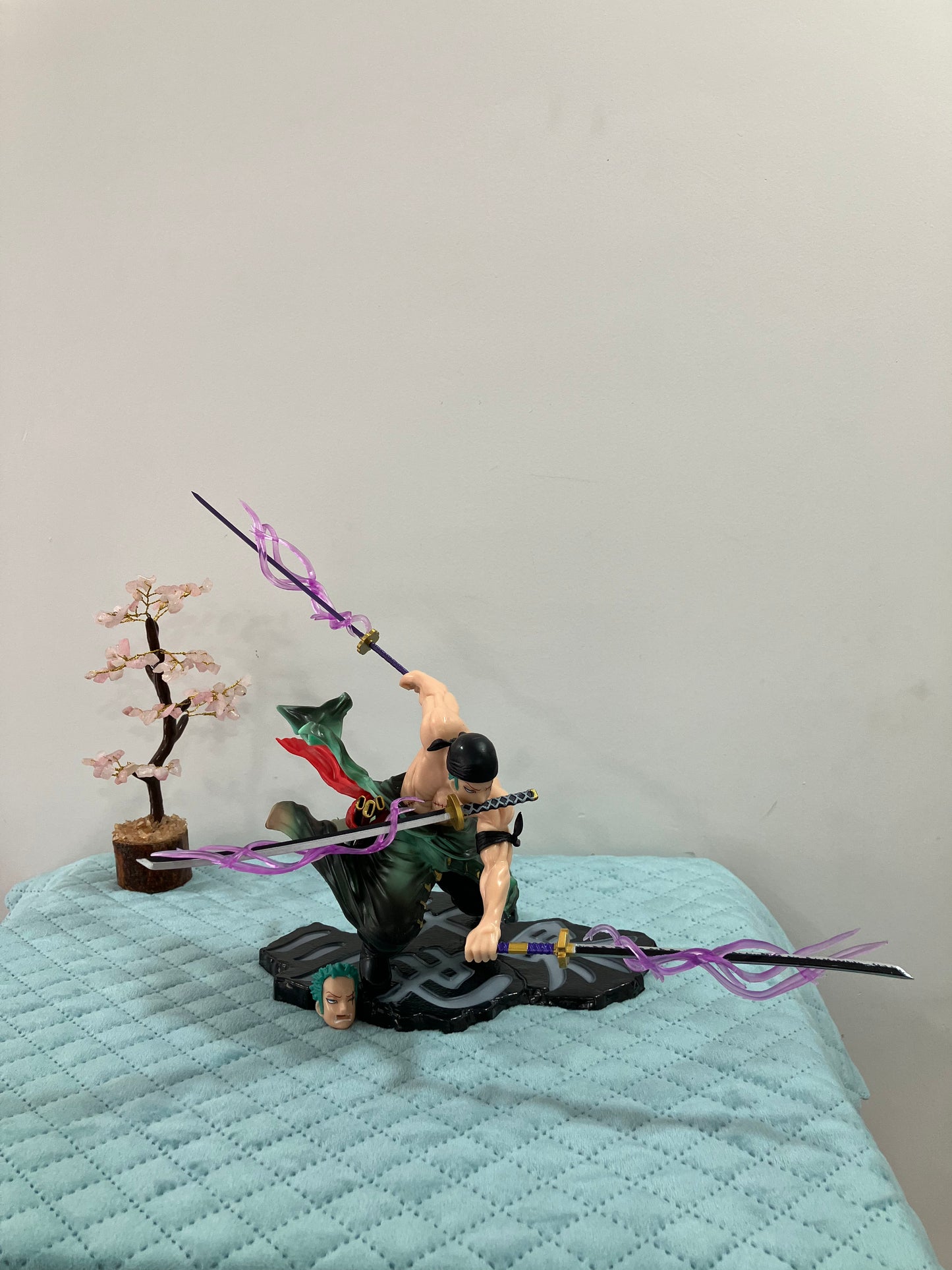 Action figure (2 heads, 3 swords)