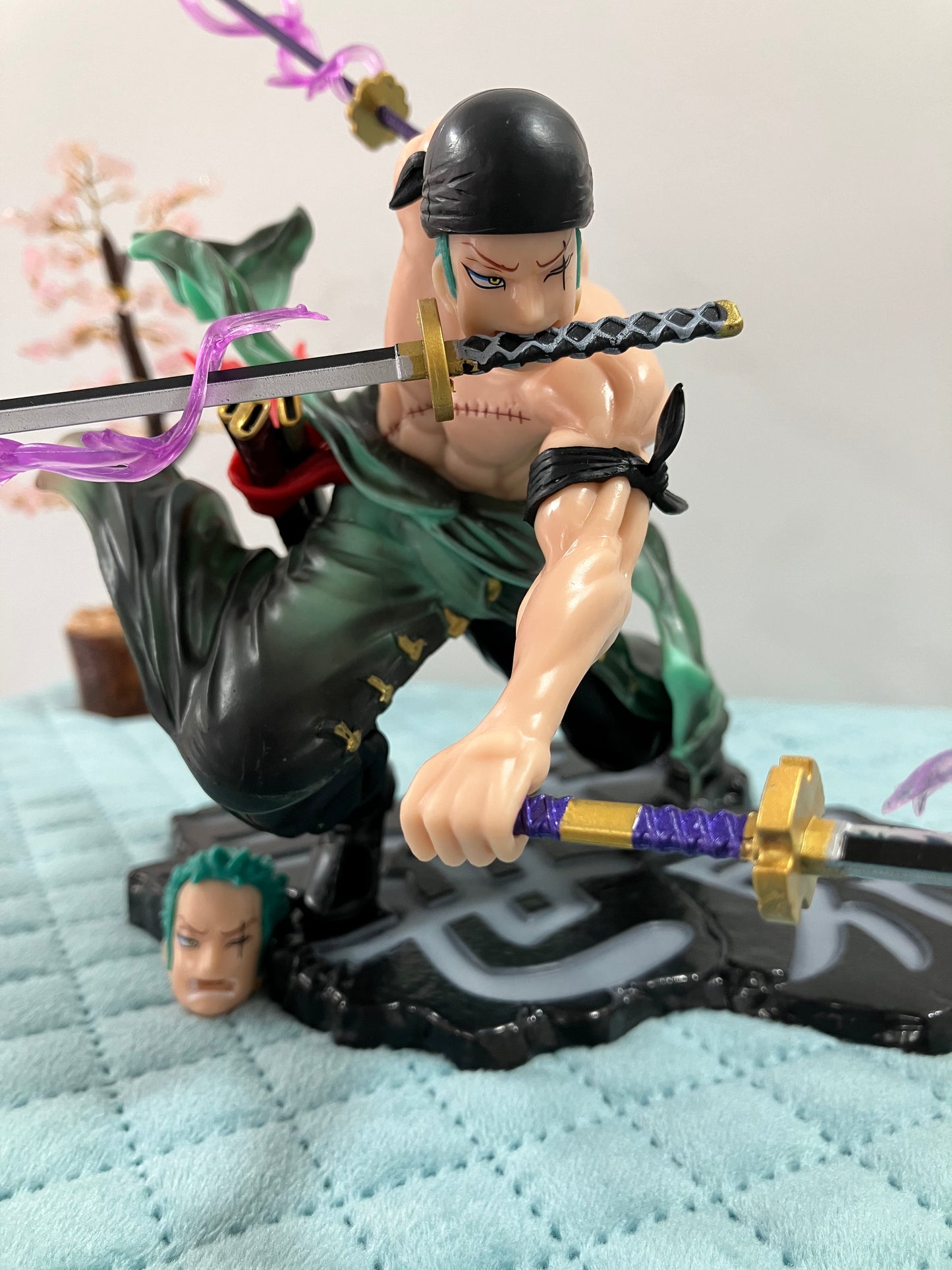 Action figure (2 heads, 3 swords)