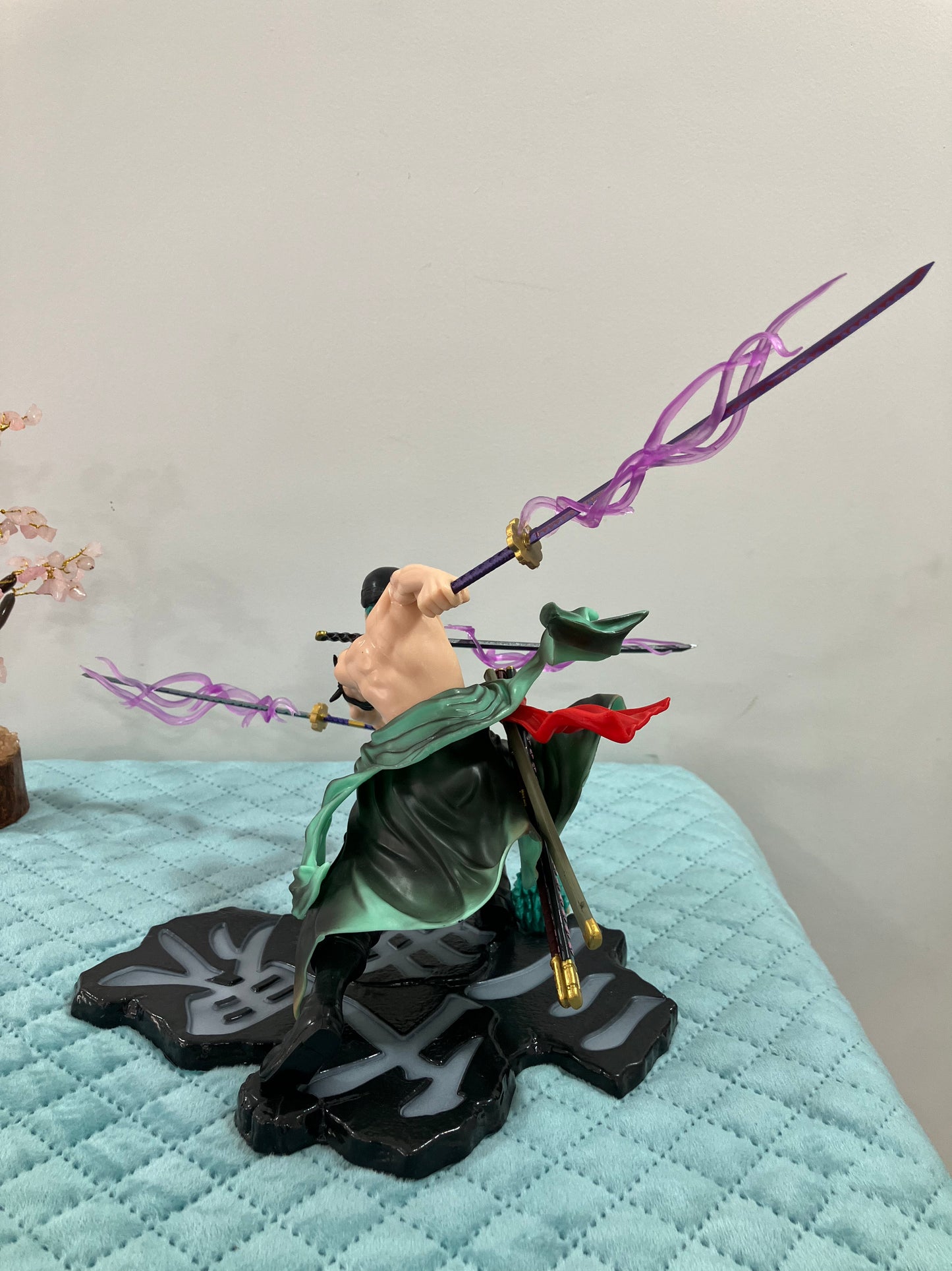 Action figure (2 heads, 3 swords)