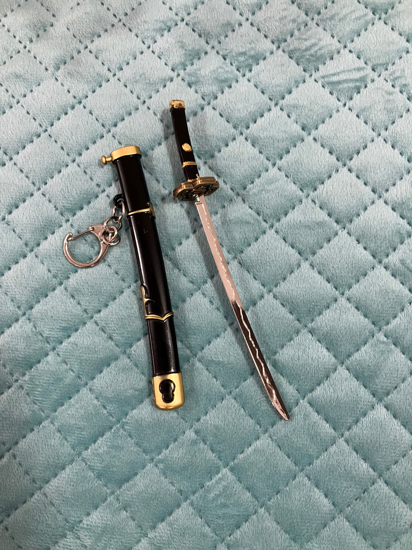 Metal katana keychains with button lock mechanism